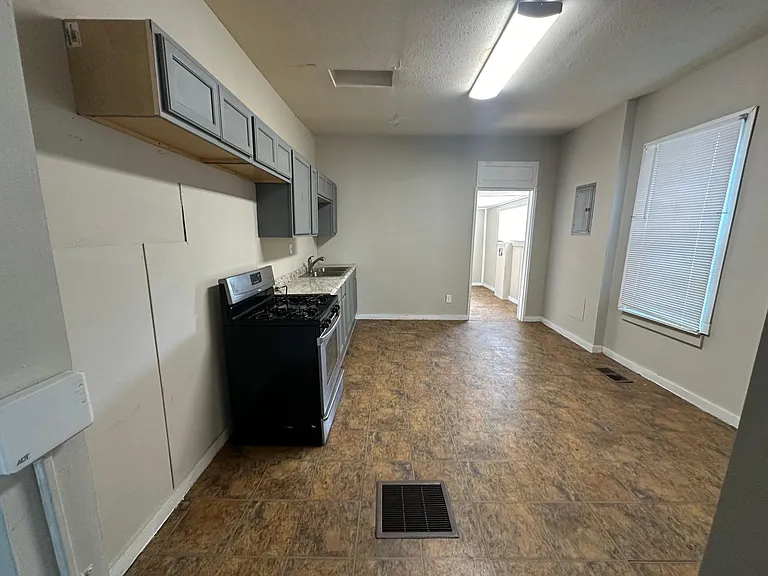 2210 Lee Ave — Photo 3