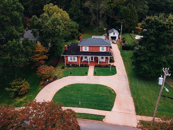 2nd image of 807 College Dr