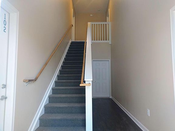 4th image of 416 E Third St #201