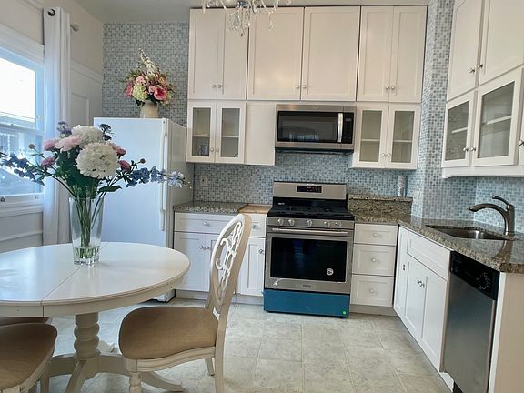 2nd image of 1906 Hyde St APT 2