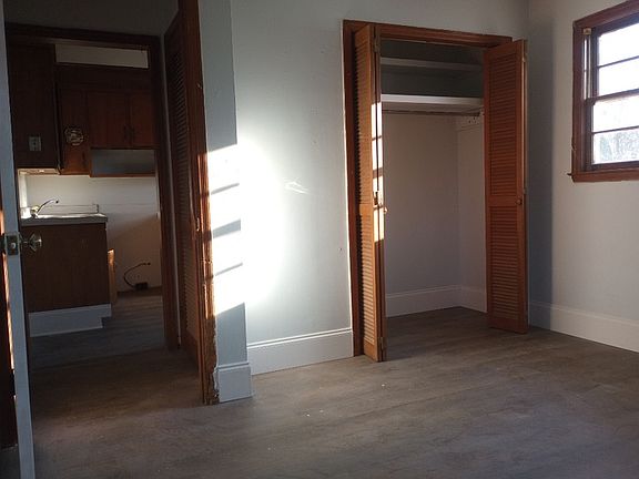 3rd image of 622 Overhill Dr