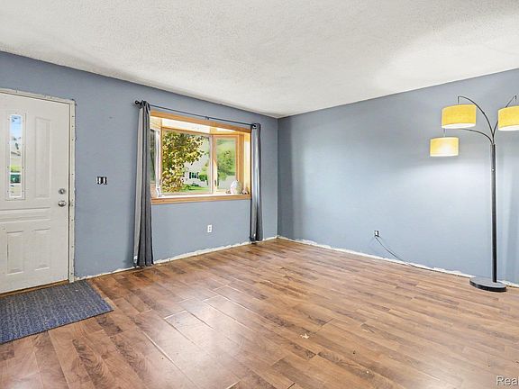 3rd image of 2628 Sinclair Ave
