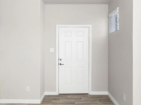 4th image of 2820 Percheron Dr