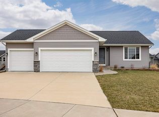 6315 Prairie Sage Dr SW, Cedar Rapids, IA 52404