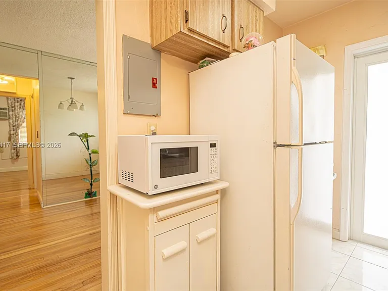 637 SW 11th St #6W — Photo 21