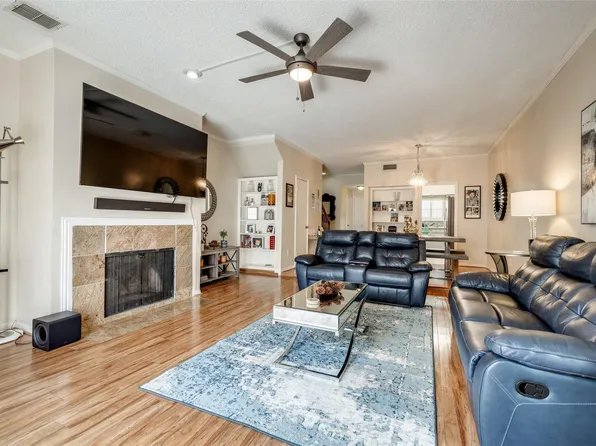 1035 Fountain View Dr, Houston, TX 77057