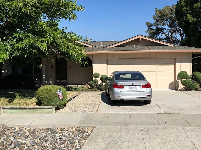 5828 Chesbro Ave — Photo 1