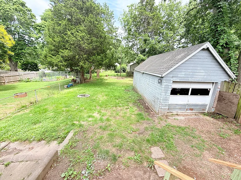 1217 N Spring St — Photo 10
