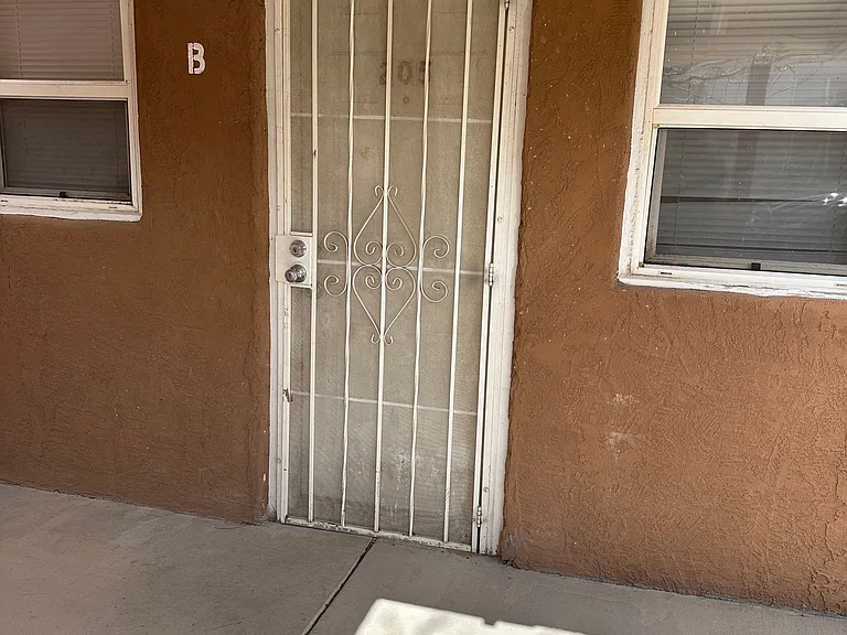 205 Stanford Dr SE #B — Photo 5