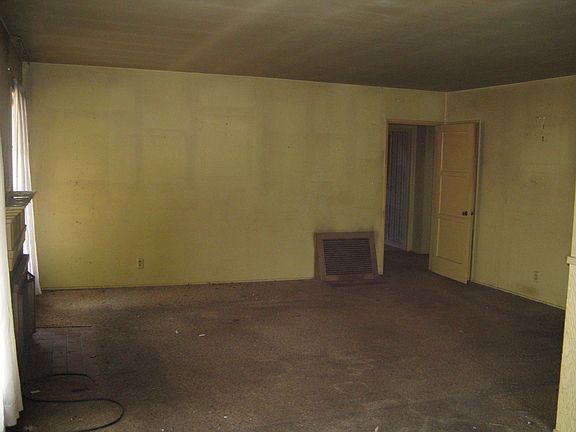 3rd image of 3233 N Los Coyotes Diagonal