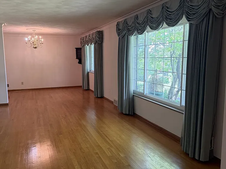 926 Laurelwood Rd — Photo 3