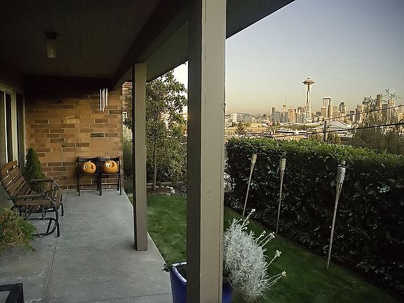 Private yard and entrance