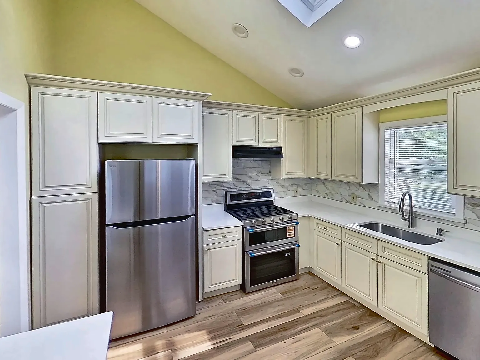3 bed, 1280 sqft, $3,000 — Photo 1