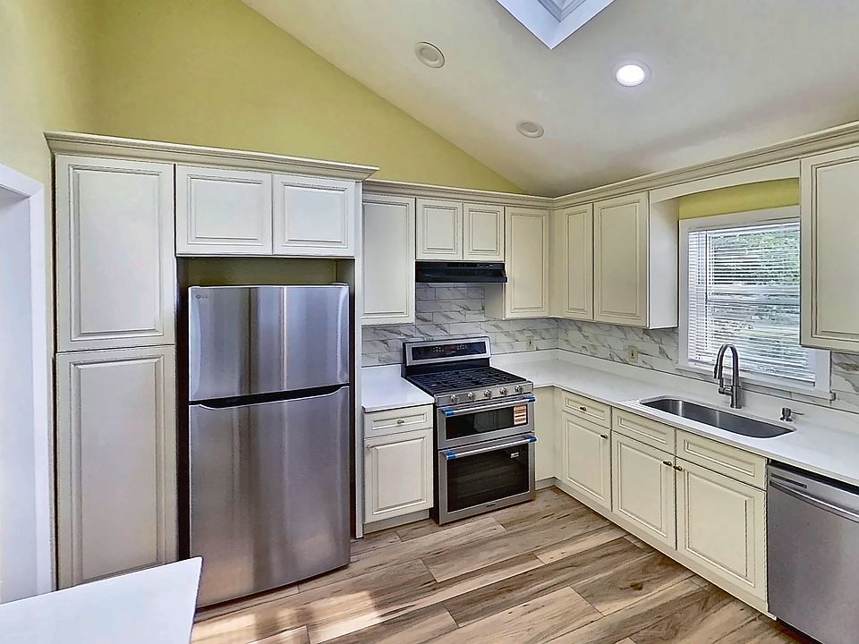 1st image of 52 Rockefeller St #2CP