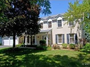 2836 Canterbury Dr, Northbrook, IL