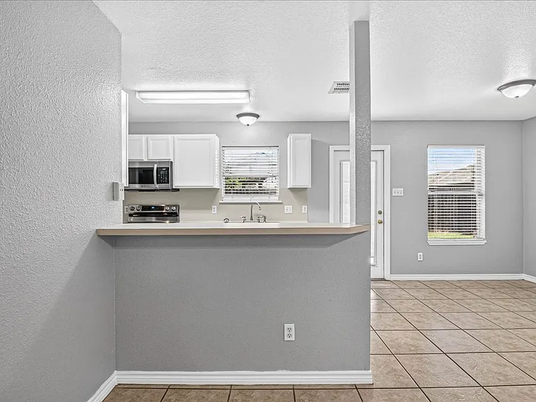 6810 Blue Skyway Dr — Photo 8