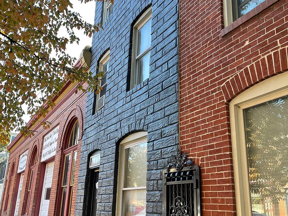 1811 Bank St