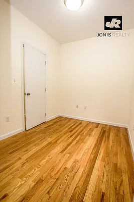 Rented by Jonis Realty | media 7