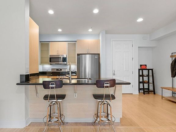 5th image of 2030 N Pacific Ave Unit 338