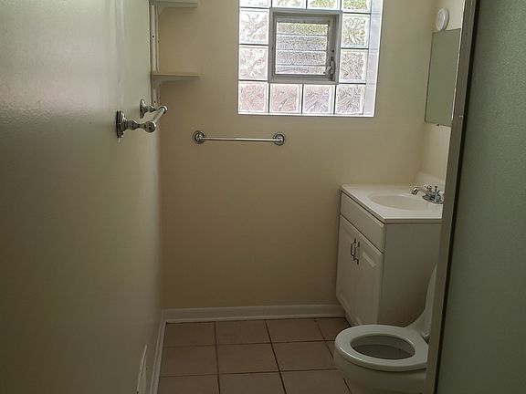 5th image of 5142 Carol St #G