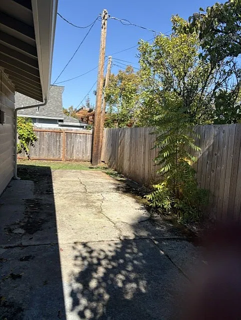 3 bed, 1.5 bath, 962 sqft, $1,800 — Photo 2