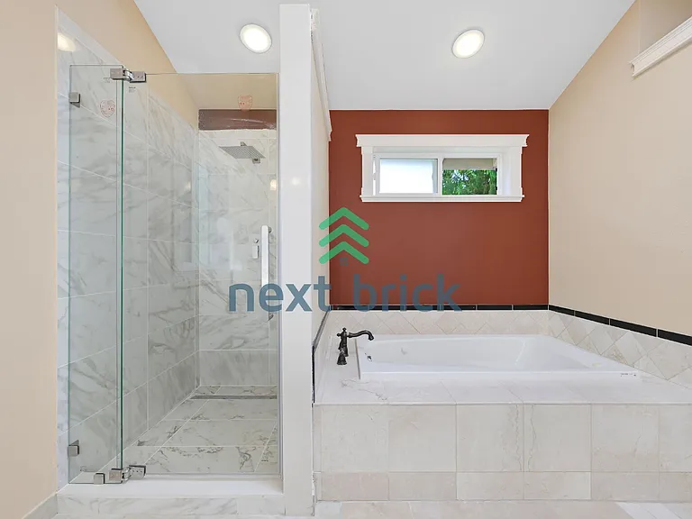 22310 SE 18th Ct — Photo 24