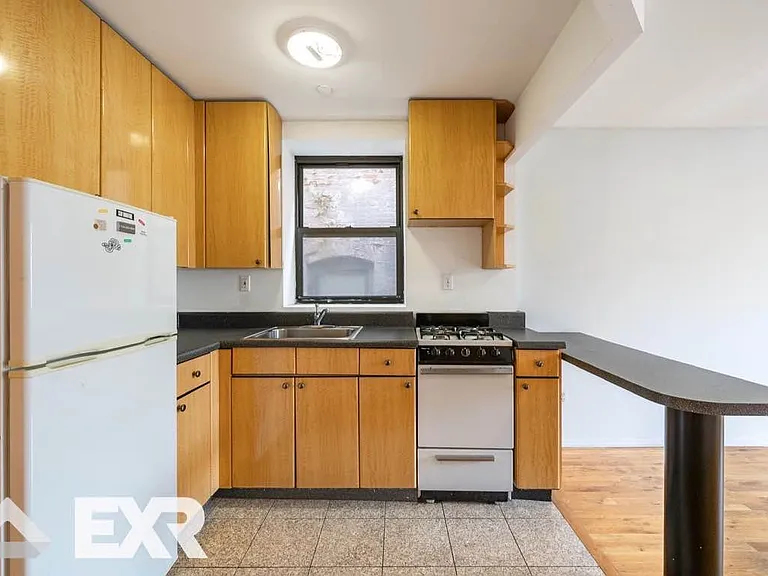 538 W 50th St #5B — Photo 3
