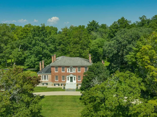 24 Broad St, Kinderhook, NY 12106