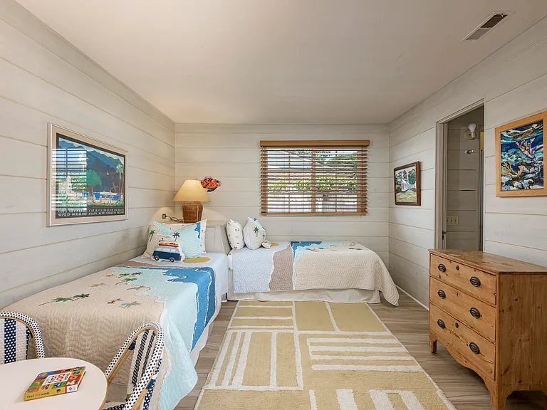 Twin bedroom.