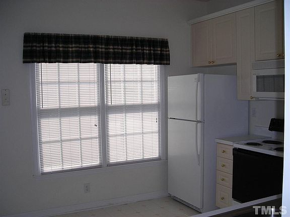 5th image of 34 Lake Village Dr