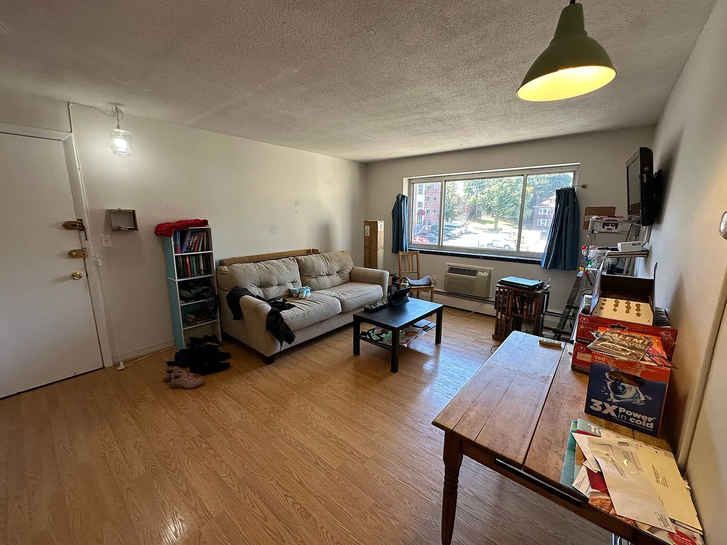 2 Bed/1 Bath - Close to T - Pool - Heat/Hot Water Included — Photo 2