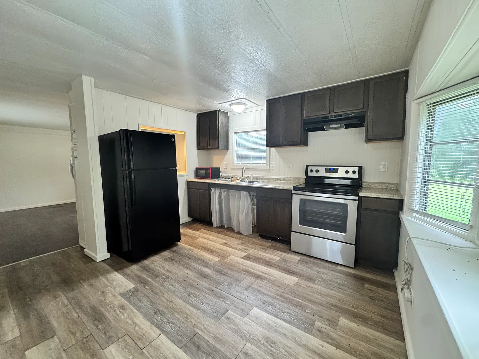 2 Bed, 1 Bath Mobile Home — Photo 4