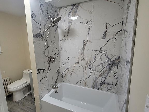 4th image of 211 Nassau Pl