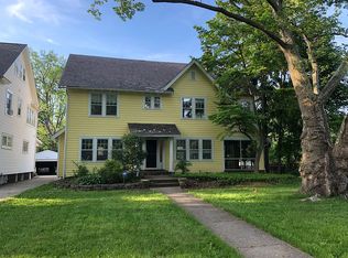3027 Scarborough Rd, Cleveland Heights, OH 44118