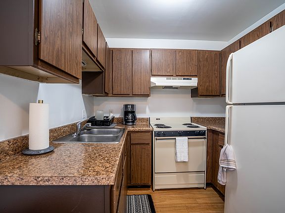 5th image of 6465 Evergreen Ave #350