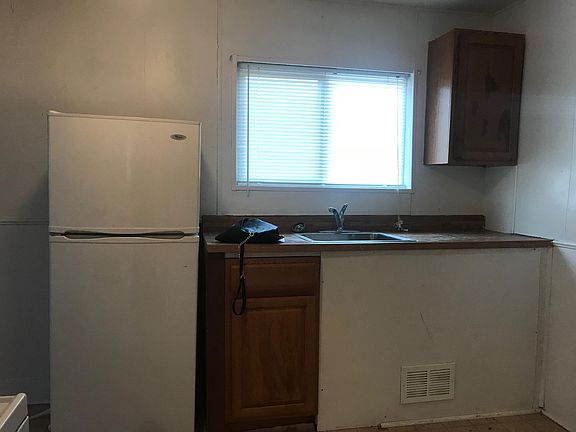 2nd image of 728 E Lake Ave