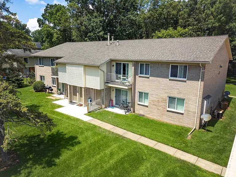 Briarwood Apartments — Photo 1