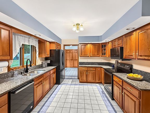 3rd image of 46 Cobble Hill Meadows
