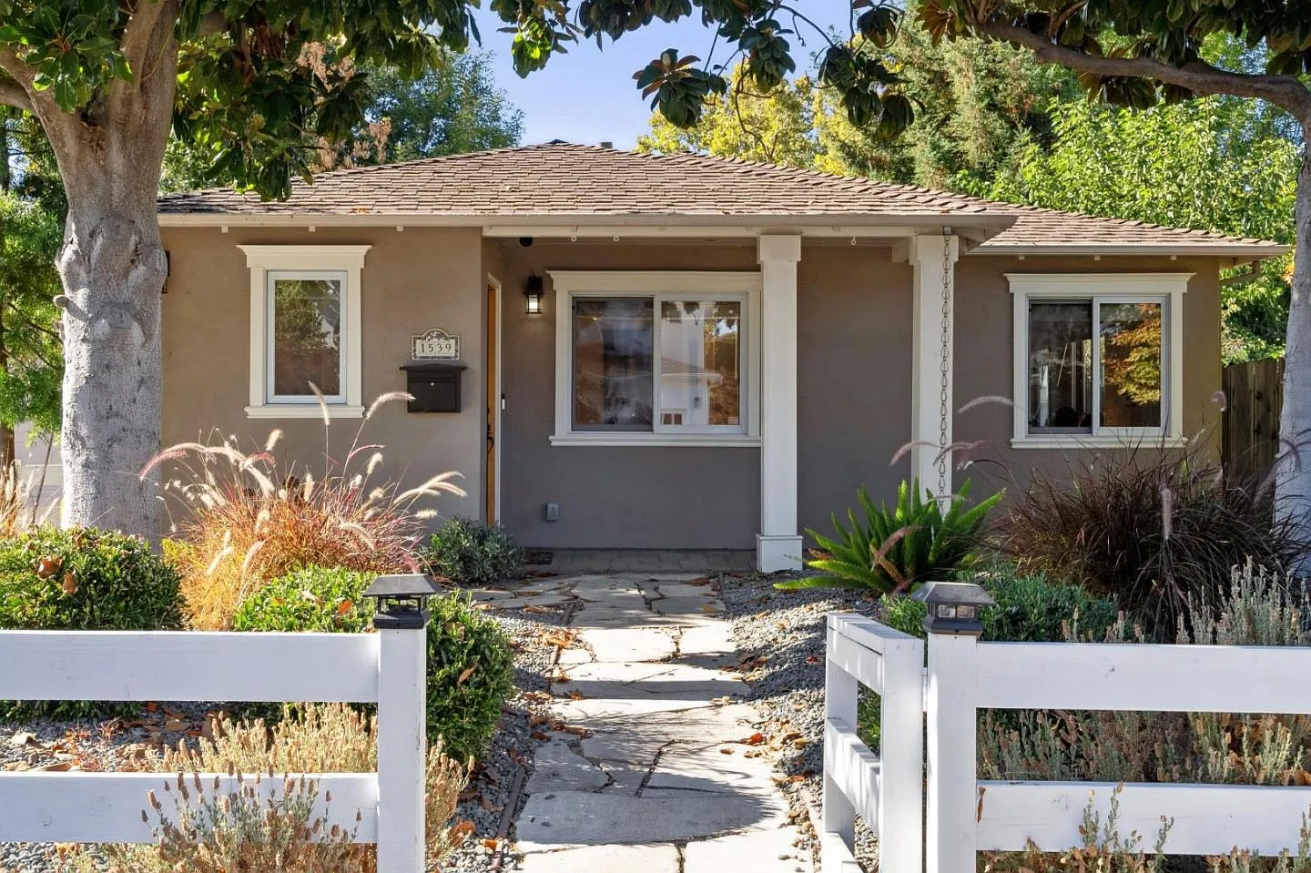1539 Darlene Ave photo 1