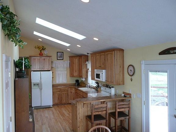 Breakfast Bar, Skylights