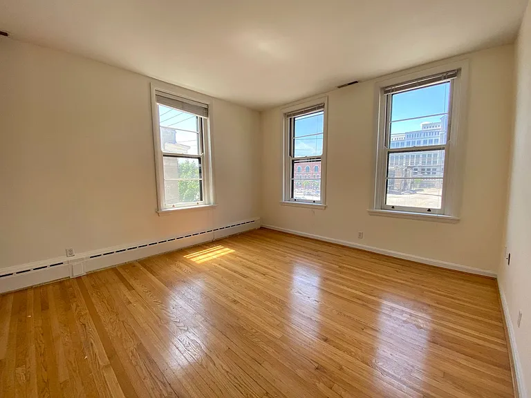 320 Greenup — Photo 3