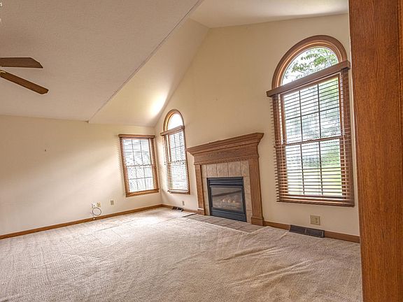 5th image of 303 Canterbury Dr