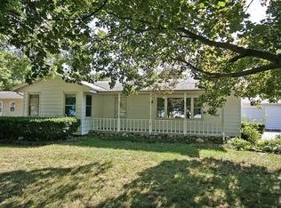 904 S Walnut St, Mahomet, IL 61853