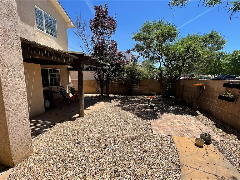 7412 Peregrine Rd NE — Photo 26