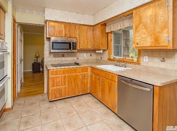 3rd image of 18 Midwood Ave