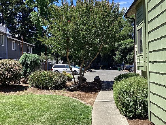 3rd image of 929 W 4th Ave APT 4