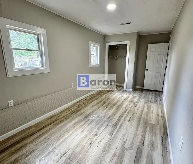 2923 Smalley Ave — Photo 13