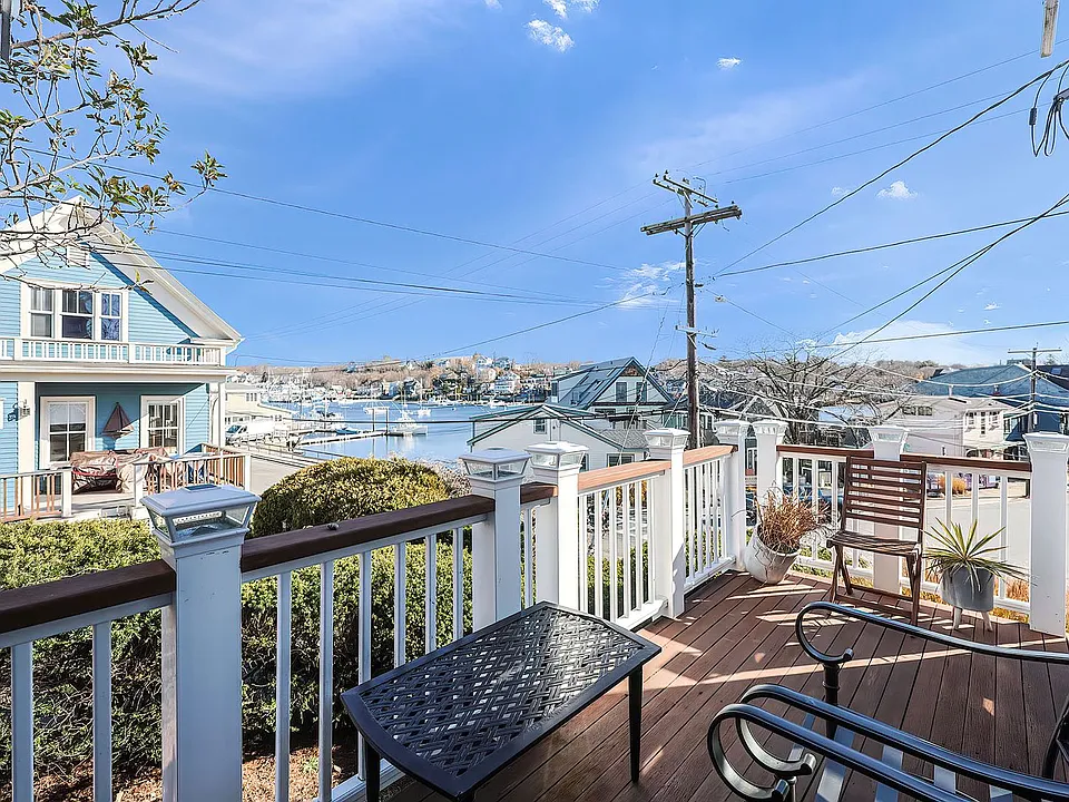 42 Rocky Neck Ave