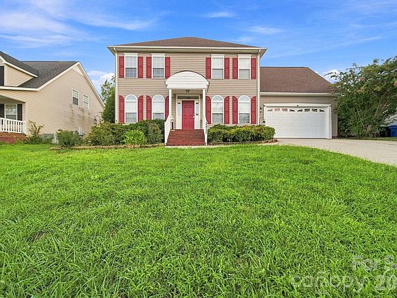 4th image of 2415 Sweetbriar Ln