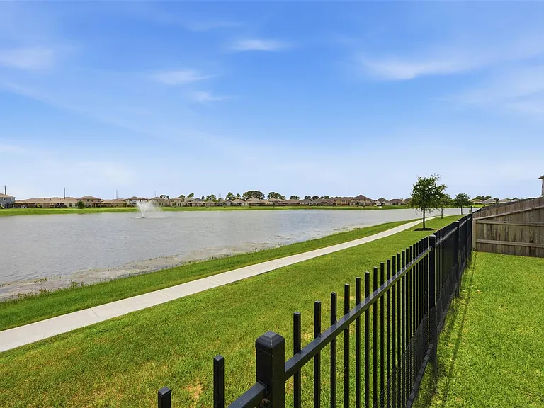 25343 Trinity Oakley Ct — Photo 24